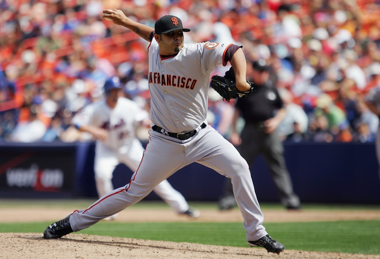 Pero, ¿quién es Sergio Romo y cómo llega a este punto? El mexicano debutó en las Ligas Mayores con los Gigantes de San Francisco en 2008.