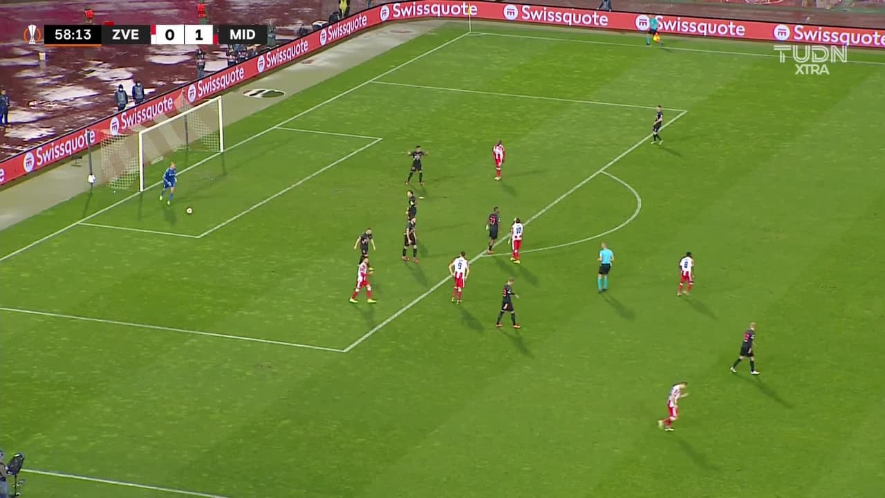 ¡TIRO ATAJADO! disparo por Aleksandar Katai.