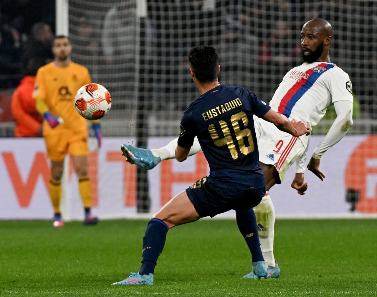 Lyon superó en el global (2-1) al Porto tras empatar 1-1 en la vuelta de los Octavos de Final.