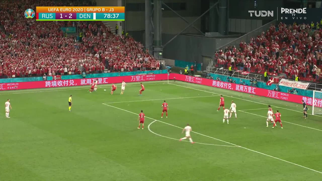 ¡TIRO ATAJADO! disparo por Martin Braithwaite.