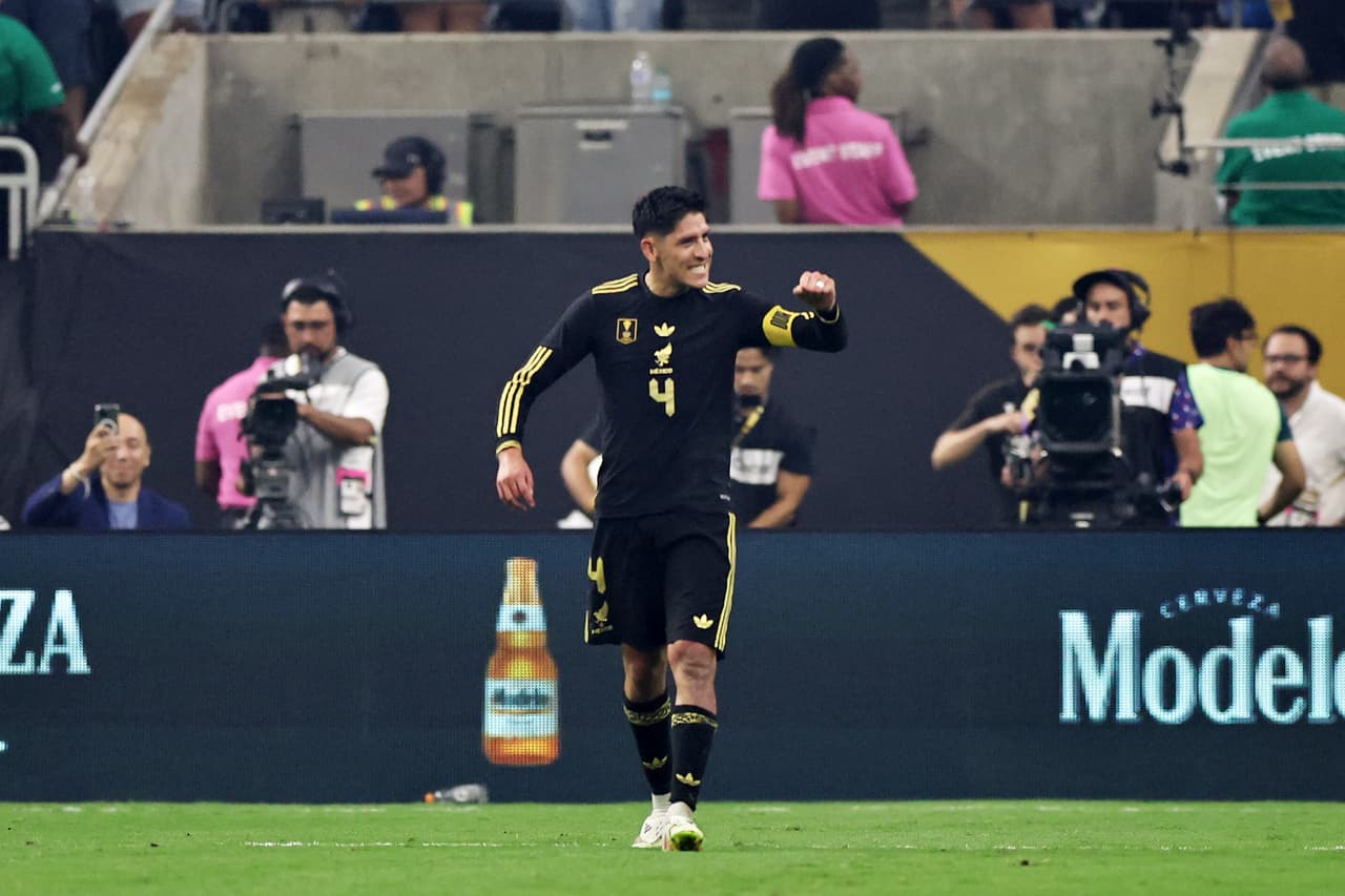 Edson Álvarez, jugador del Fenerbahce, valor 24 millones de euros.