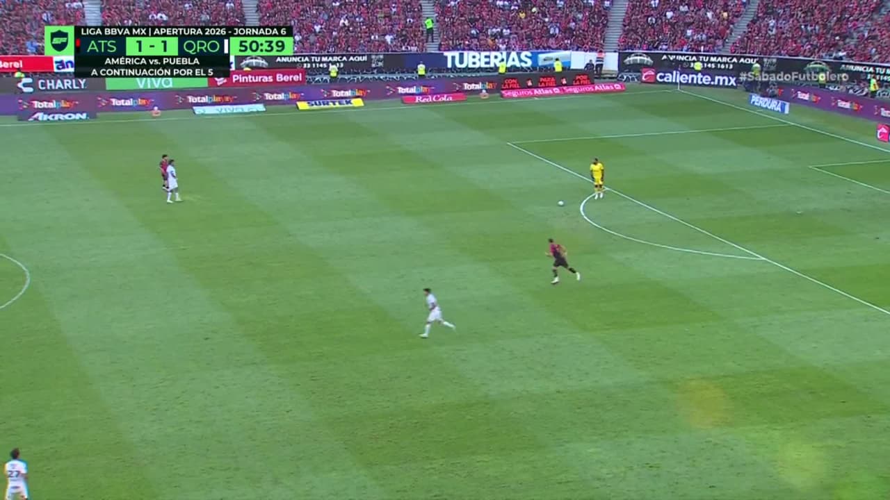 ¡Expulsión! El árbitro saca la roja directa a Manuel Capasso.