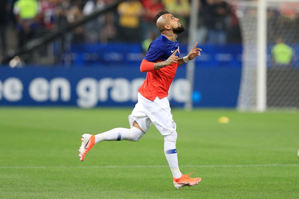 Su primer equipo de futbol profesional fue el Club de Deportes Melipilla en Chile.