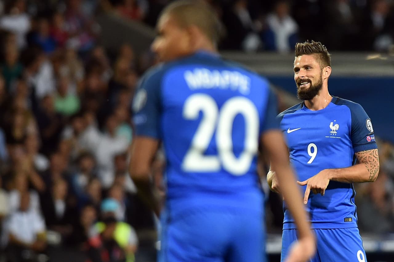 Fue como el cuento de los tres cochinitos donde el lobo soplaba y soplaba y la cabaña del tercer cochinito resistía y resistía.