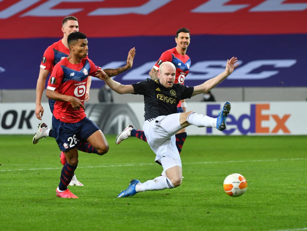 Timothy Weah (72’) adelantaba al conjunto francés; en la recta final del juego, Dusan Tadic (87’) marcó desde los once pasos para conseguir el empate y Brobbey (89’) dio la vuelta al marcador. El mexicano participó todo el encuentro. La vuelta se jugará el próximo 25 de febrero.