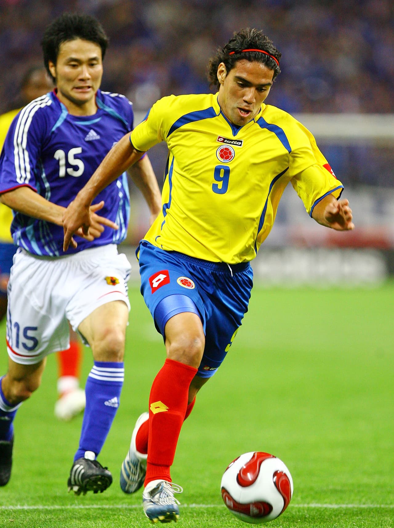 Puede que la suerte no lo haya acompañado del todo en la cancha, pero el colombiano Radamel Falcao logró conseguir un creciente grupo de seguidoras no solo en su país, sino en España, Italia y ahora en Turquía en donde se rumora podría ir a jugar.