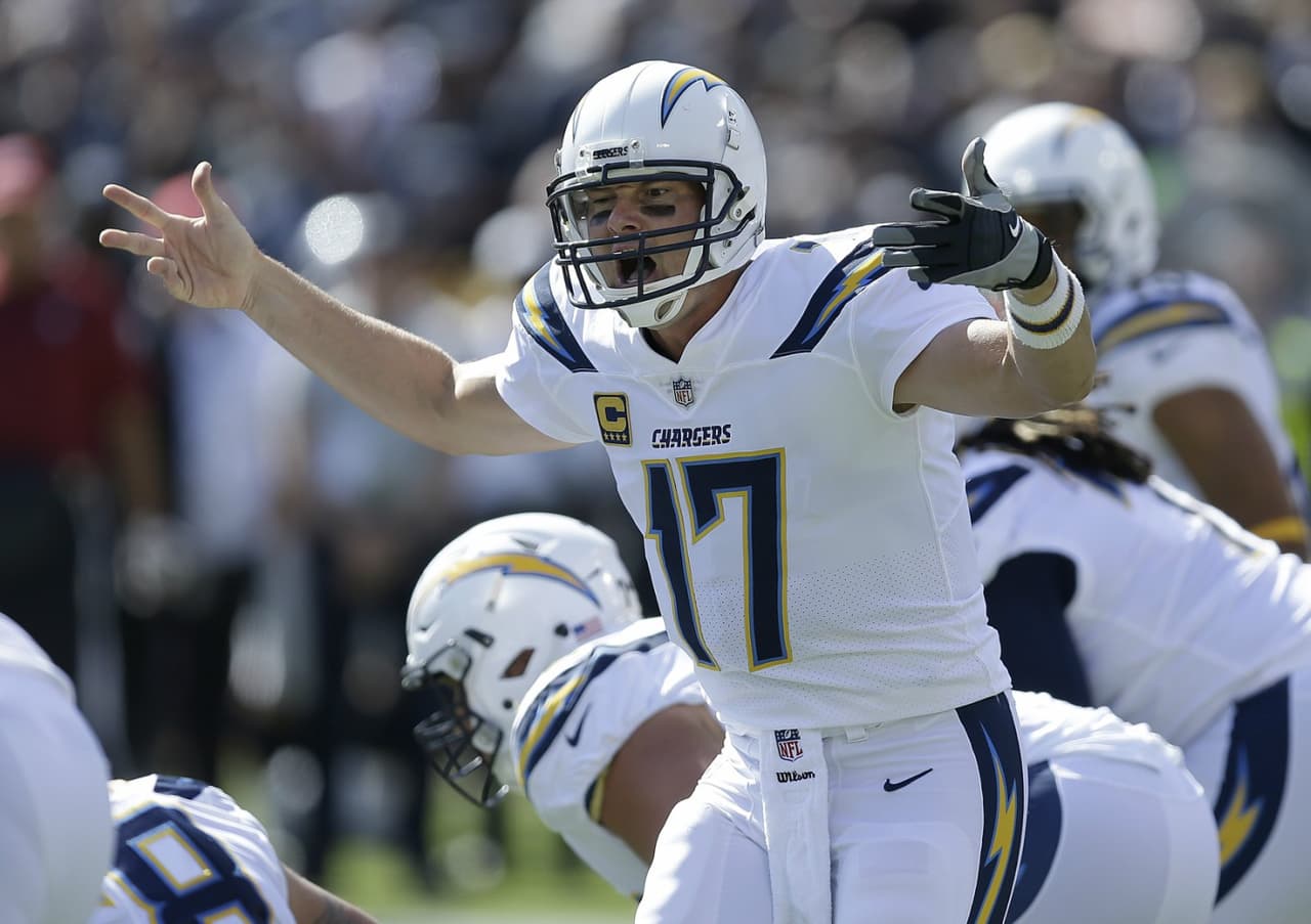Después de un terrible inicio de campaña, los Chargers de Los Angeles suman dos victorias al hilo, pues este domingo derrotaron 17-16 a los Oakland Raiders.