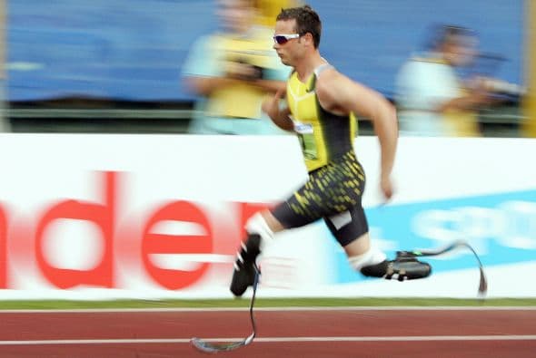 Estudios iniciales determinaron que gracias a sus prótesis, Pistorius gastaba menos energía para alcanzar la misma velocidad que un competidor sin discapacidad.