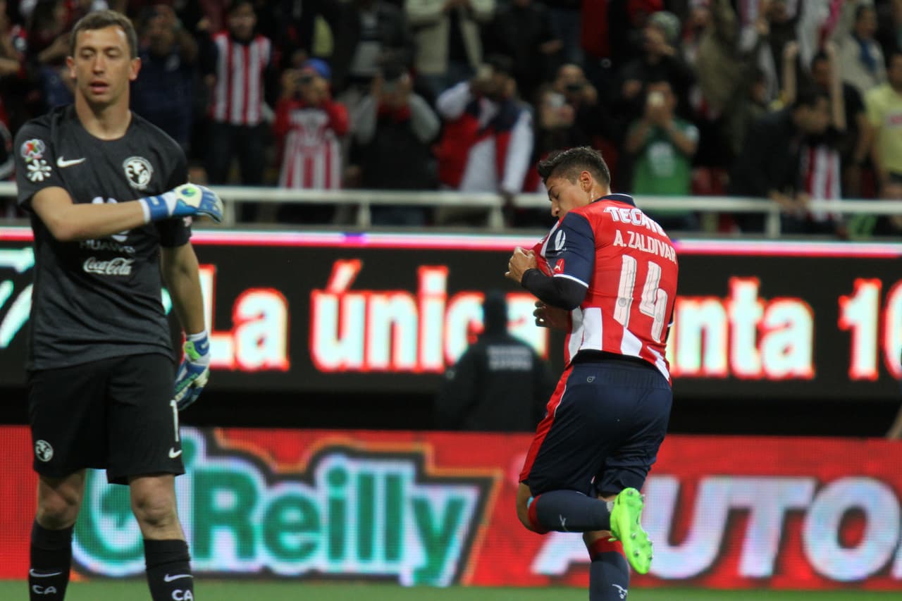 Agustín Marchesín acertó al lado pero el cobro tuvo buena ubicación y fuerza para poner a celebrar a todos los locales.