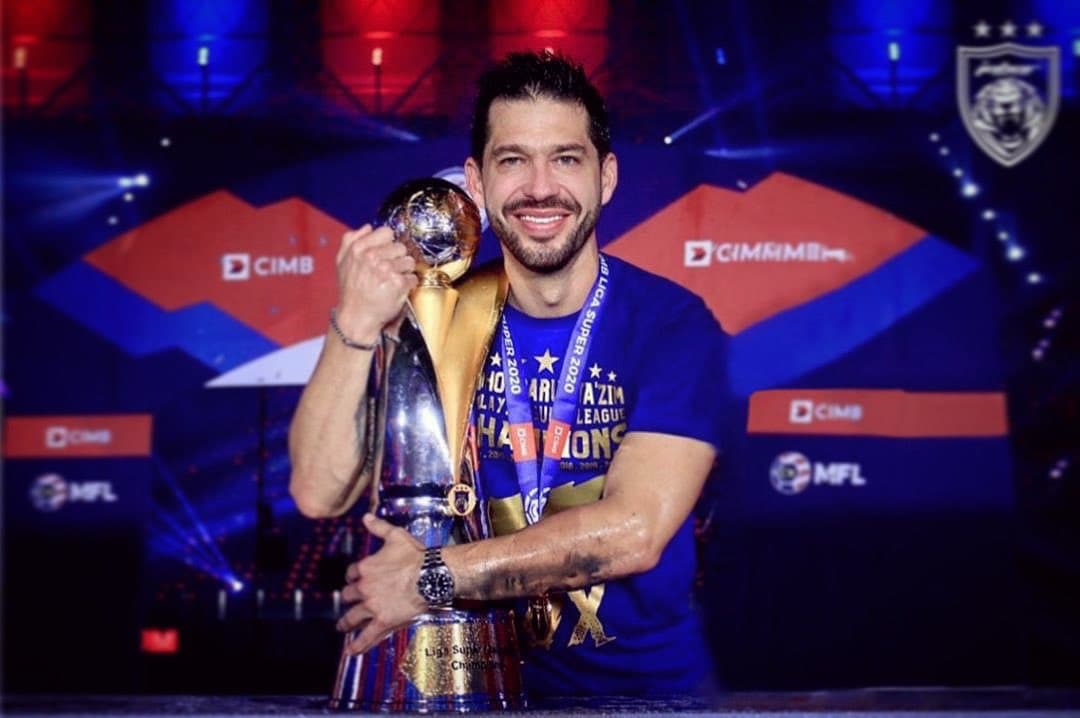 Entrenador mexicano brilla con título en la liga de Malasia