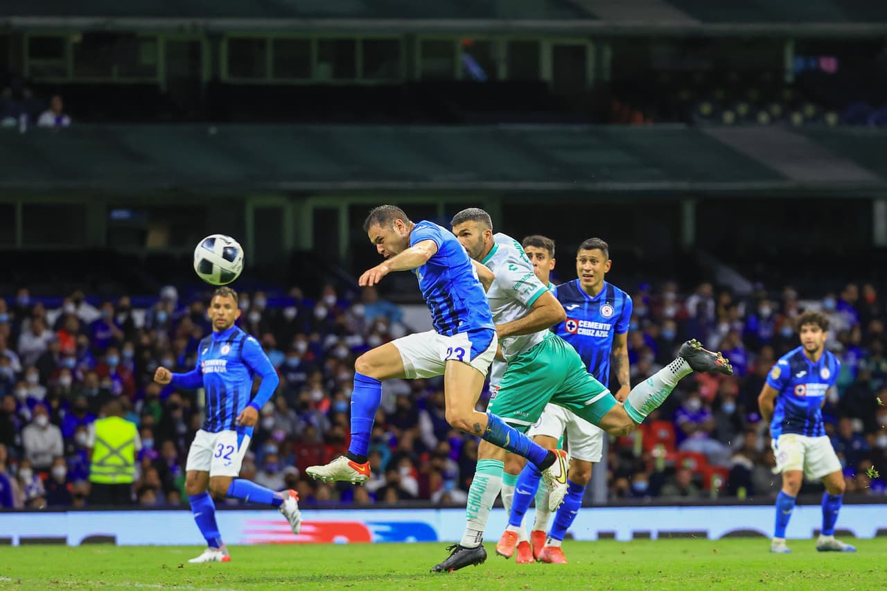León le pega al Cruz Azul en estadio Azteca 0-1, llegan a 26 puntos y se sitúan como el tercer mejor equipo del torneo.