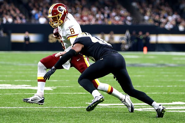 Von Bell fue una amenaza constante para el mariscal de campo de los Redskins. Además de lograr 10 tacleadas, aportó una captura de mariscal de campo y produjo un balón suelto.