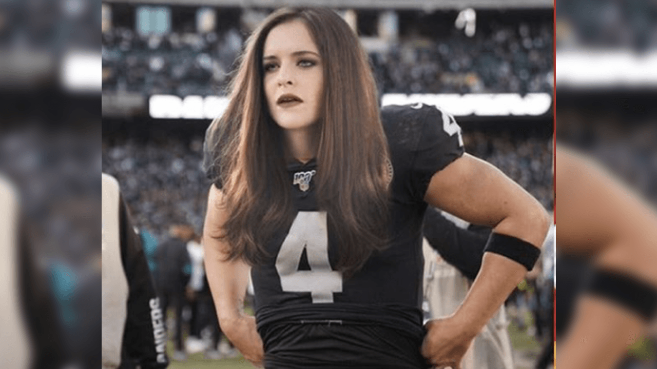 Así se vería Derek Carr.