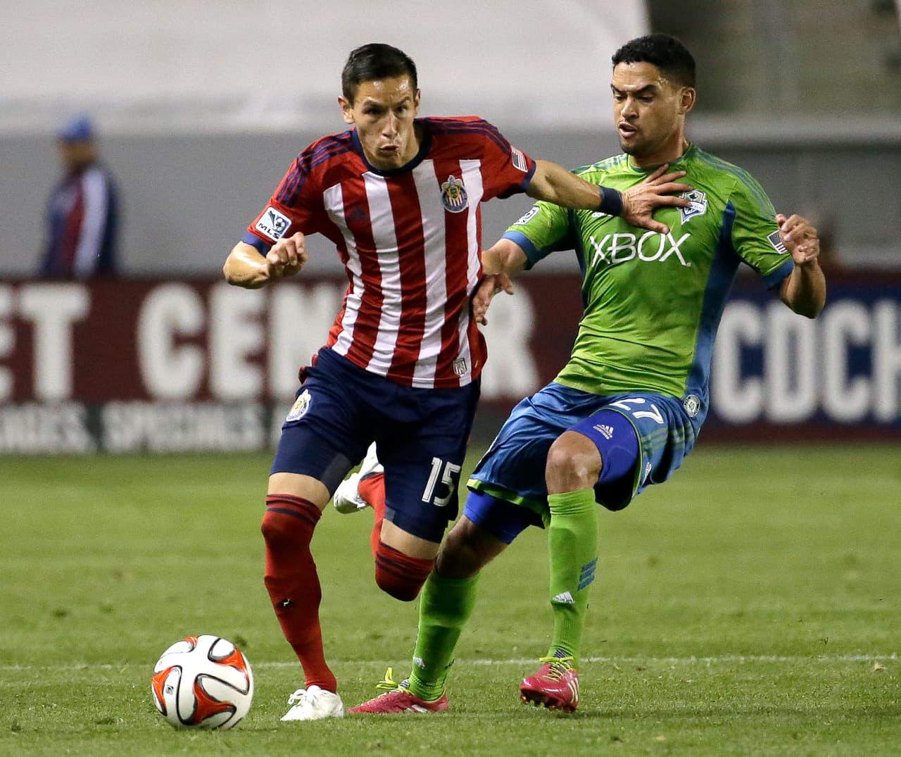 Eric Ávila nació el 24 de septiembre de 1987 en San Diego (California) e hizo parte de Chivas USA desde 2012, lo que le abrió la puerta a integrar en 2013 el equipo de Guadalajara.