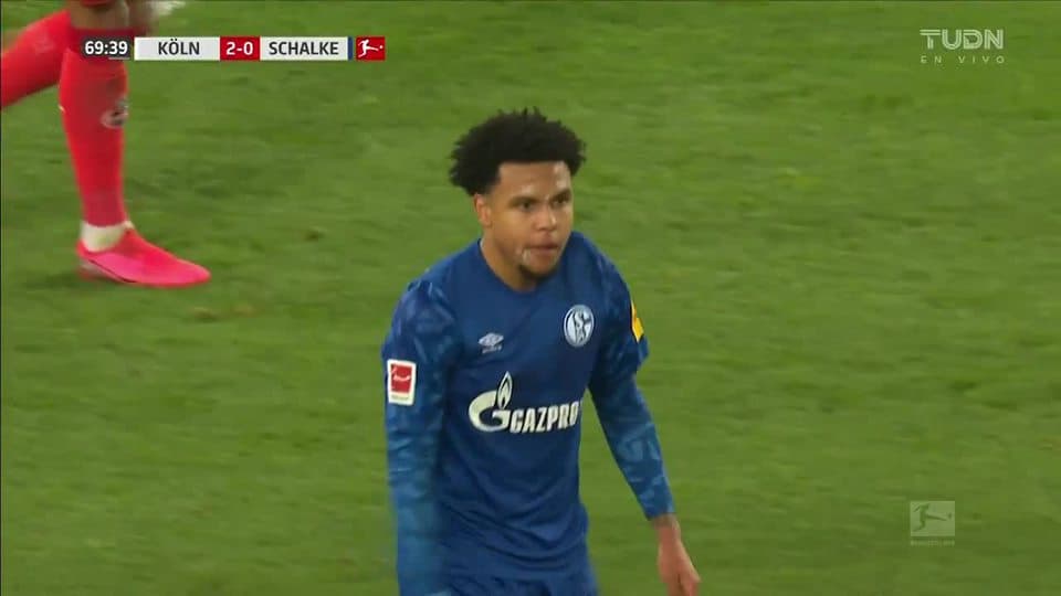 Tiro desviado de Weston McKennie