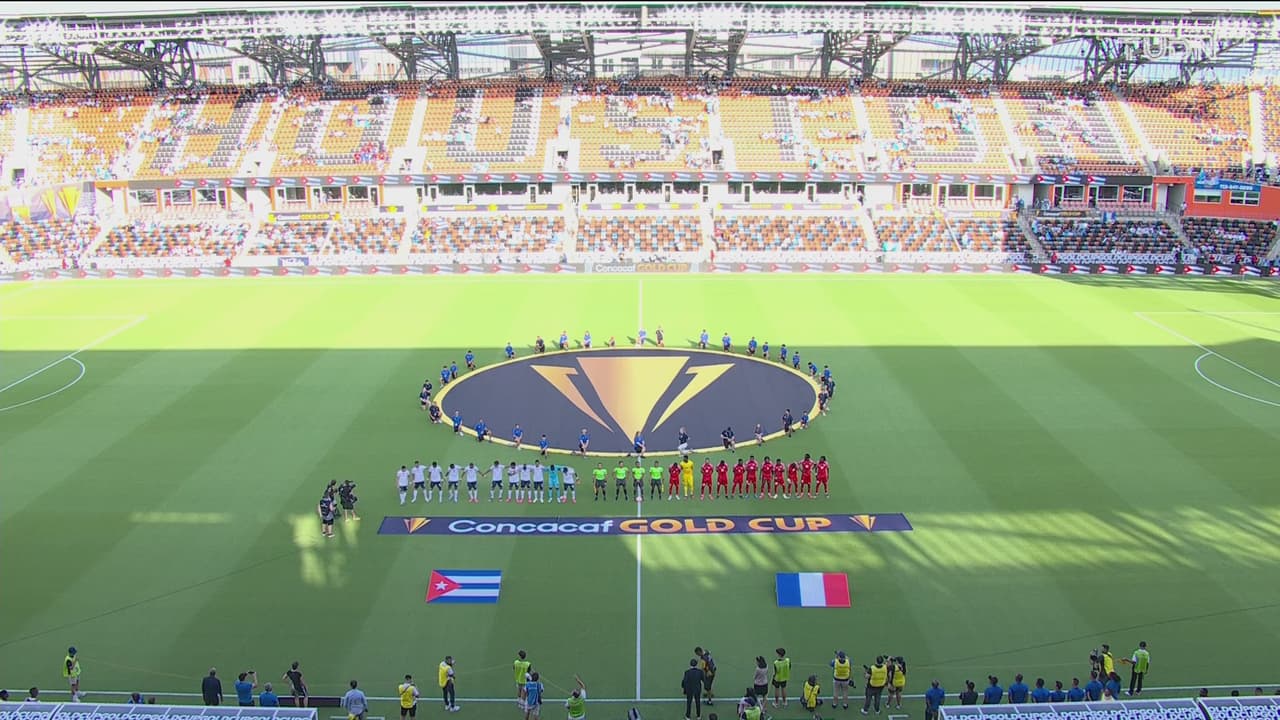 ¡Suenan los himnos de Cuba y Guadalupe!