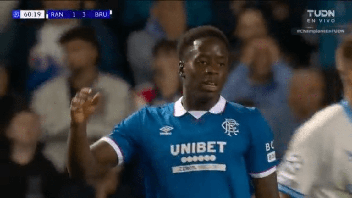 ¡Se salva Brujas! Rangers busca el poste lejano y casi anota un golazo
