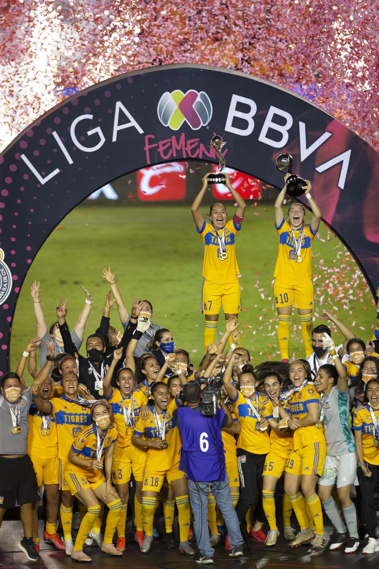 Tigres consiguió el primer bicampeonato en la historia de la Liga MX Femenil con una contundente victoria sobre Cruz Azul.