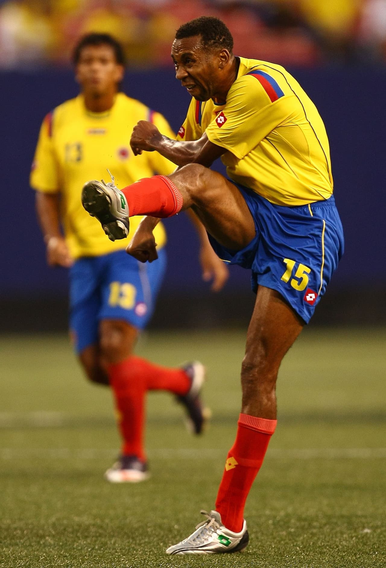 Viáfara fue jugador de la selección de Colombia, campeón de la Copa Libertadores con Once Caldas en 2004 y jugador de Real Sociedad y Southampton, entre otros en Europa.