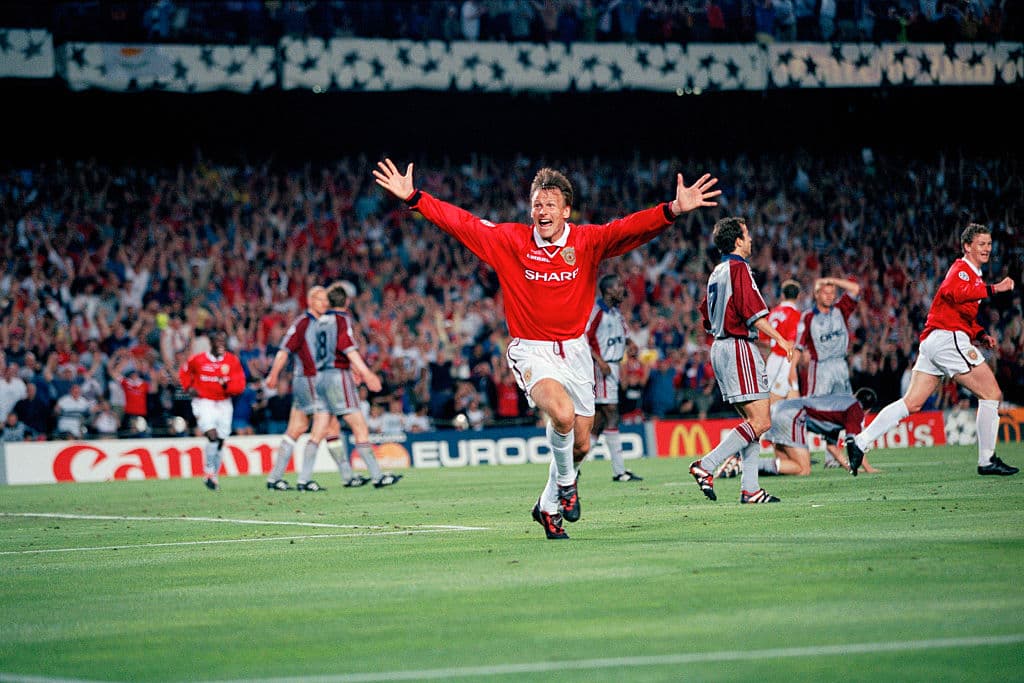 Gracias a Teddy Sheringham (centro) y Ole Gunnar Solskjaer, los 'Red Devils' ganaron 2-1 en una épica remontada en el tiempo de reposición.