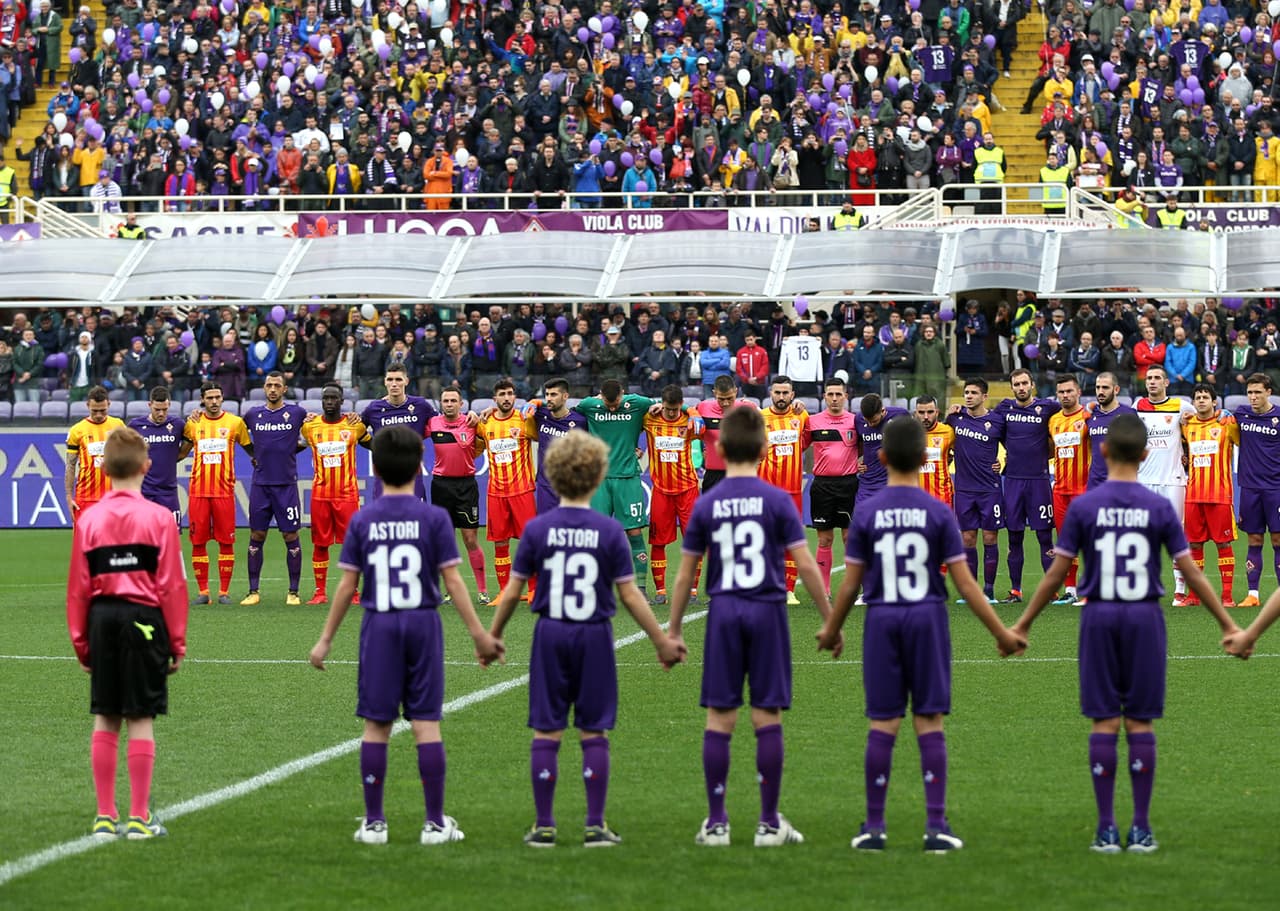 Fiorentina se despidió de Davide Astori tras su muerte en el triunfo 1-0 contra Benevento en la fecha 28 de Serie A con diferentes muestras de conmemoración y cariño al que será el eterno capitán.