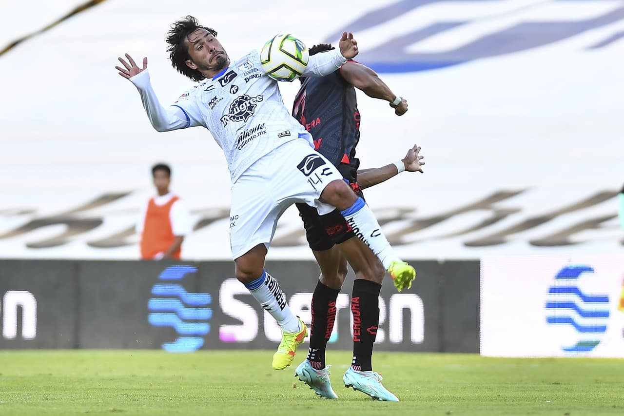 En el último suspiro del partido los Gallos Blancos rescataron el empate ante el Atlas.