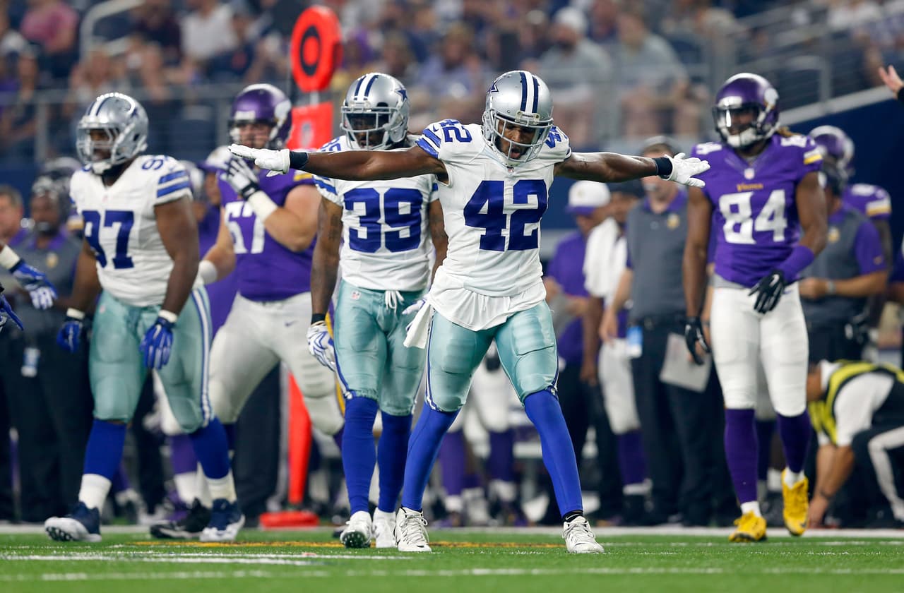 Bajas: Dallas vio partir a varios miembros de su secundaria: Barry Church (Jaguars), Morris Claiborne (Jets), Brandon Carr (Ravens), JJ Wilcox (Buccaneers); También se fueron Doug Free (retiro) y Ronald Leary (Broncos).