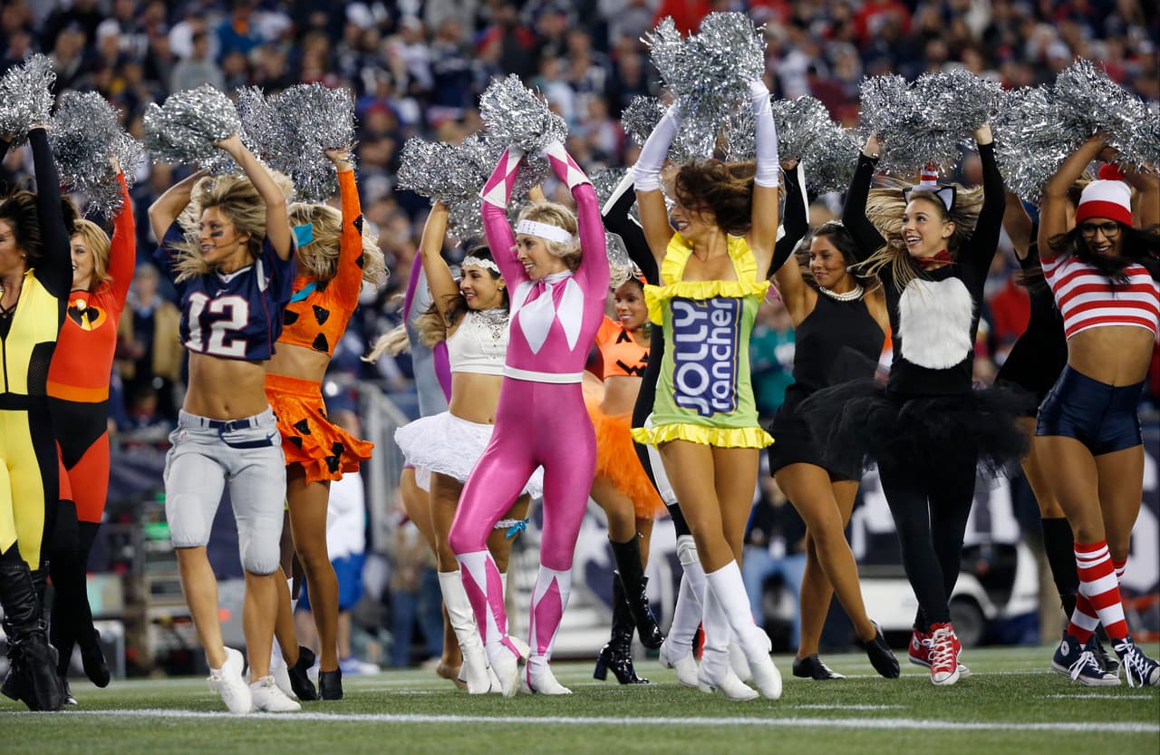 Las bellas porristas de la NFL siguen demostrándonos sus disfraces en esta época de Halloween. ¡Chécalos!