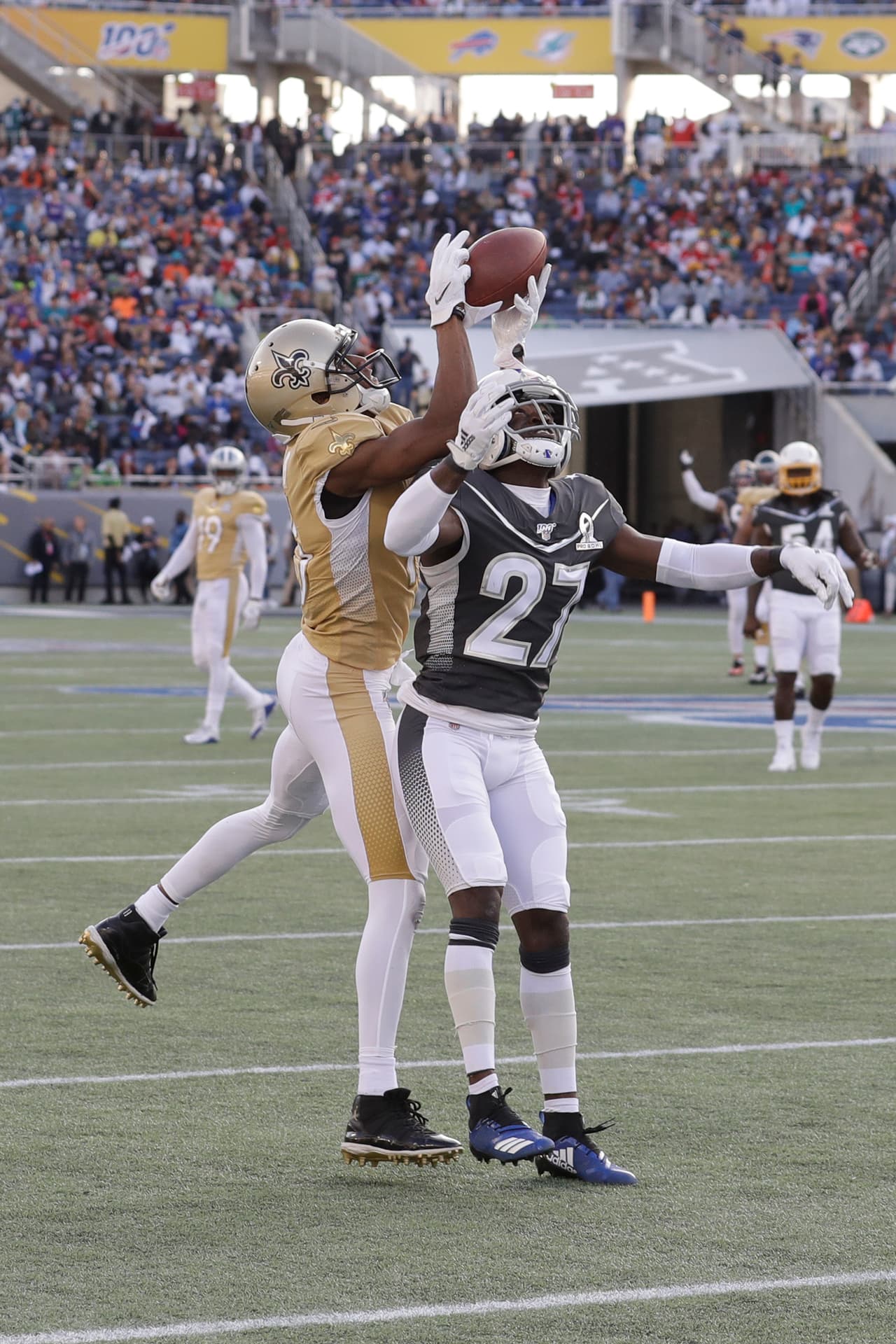 Michael Thomas de New Orleans fue líder en yardas durante la Temporada pero aquí recibió una marcación muy de cerca. Thomas acabó con cinco recepciones, 92 yardas y una anotación.
