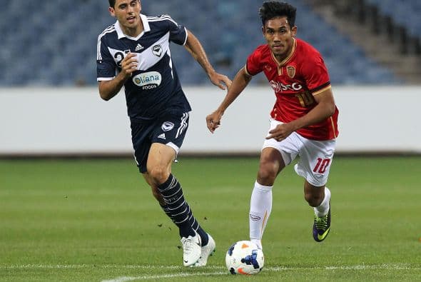 Teerasil Dangda, un delantero tailandés de gran potencia y habilidad se ha visto limitado en su estancia con el Almería, el atacante no ha tenido la suerte que hubiera querido en el inicio de su aventura por España.
