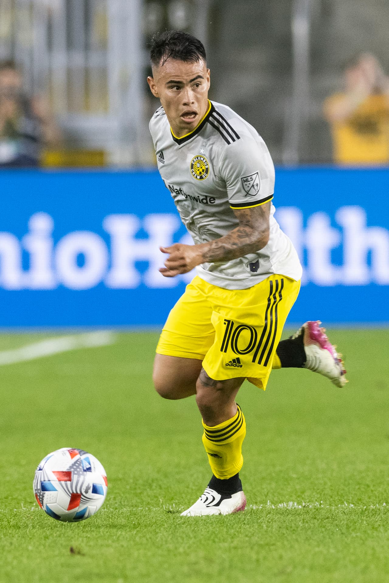 El exTigres UANL fue el hombre que llevó a Columbus Crew a un nuevo título de liga en 2020. Elegido como el MVP de la última MLS Cup, el cordobés destaca por su eficacia y precisión en la ejecución de tiros libres.