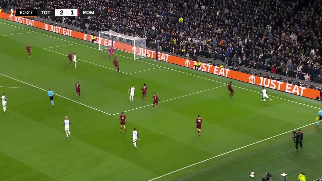 ¡TIRO ATAJADO! disparo por Pedro Porro.