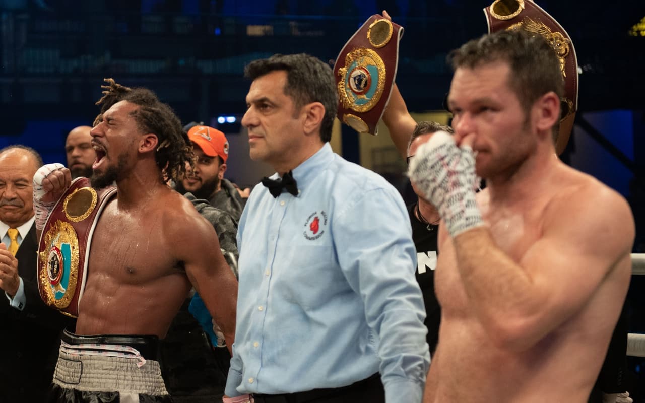 Demetrius Andrade noqueó a Luke Keeler en nueve rounds para retener su cetro mediano de la OMB.