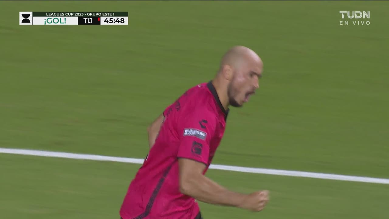 ¡Golazo de Xolos para el descuento! Cocoliso la prende de aire para el 2-1