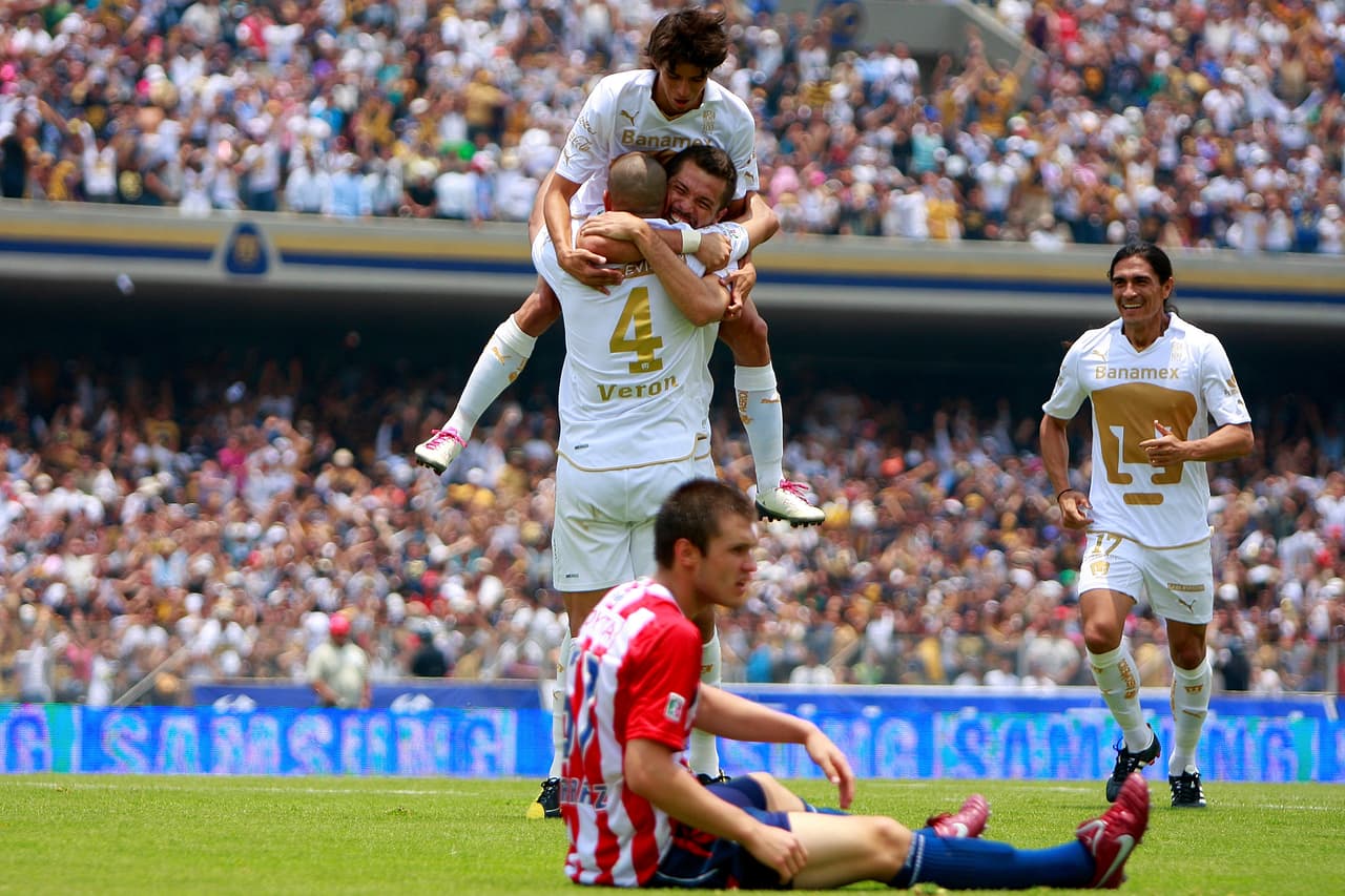 Con el regreso al sistema de torneo de todos contra todos, Chivas clasificó a la Liguilla del Clausura del 2011 y llegó a las semifinales, donde cayó contra Pumas, campeón de ese torneo.