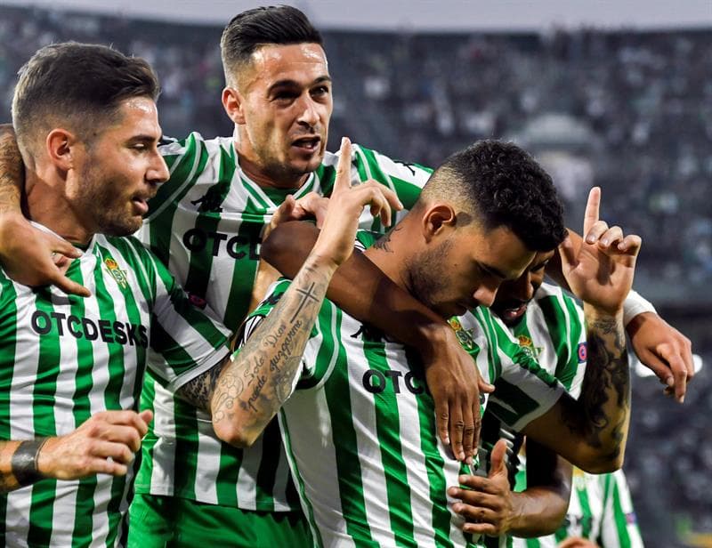 Esos ataques se vieron premiados al minuto 11 del segundo tiempo con el gol de Antonio Sanabria para el 1-0 del Betis.