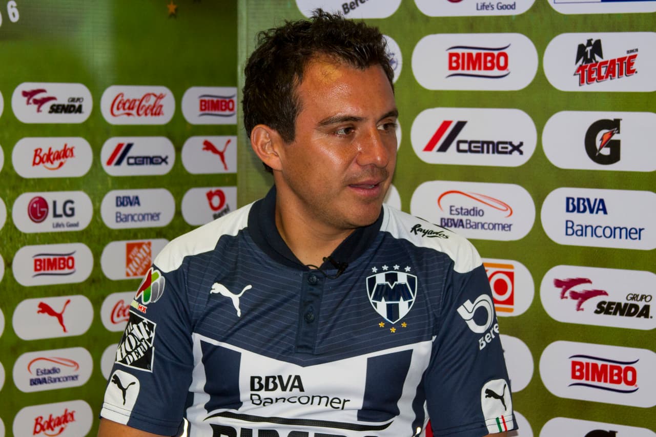 La media cancha se refrescó con la salida de Luis Pérez y la incorporación a la titularidad de Carlos Sánchez que se ha convertido en recuperador y gestor del ataque rayado.