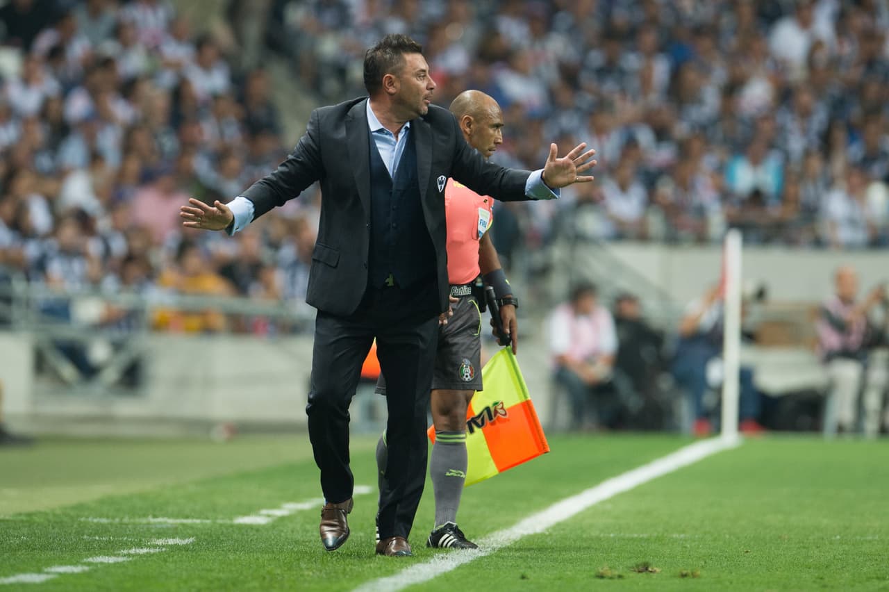 En palabras del propio Mohamed uno de sus secretos es poner las individualidades al servicio del equipo, cuando lo consigue, sus equipos encuentran mejores resultados.