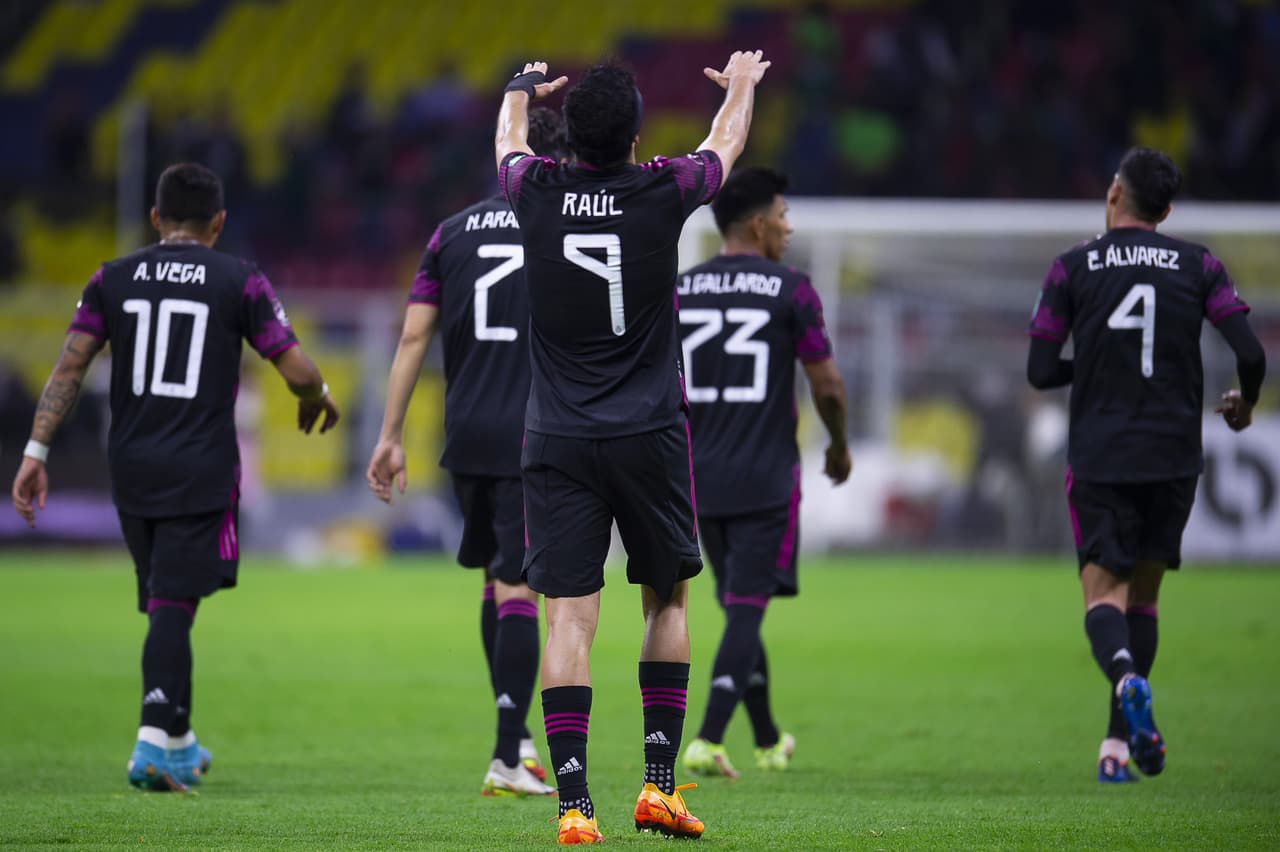 México selló su pase al Mundial con una victoria sobre El Salvador, gracias a los goles de Uriel Antuna y Raúl Jiménez.
