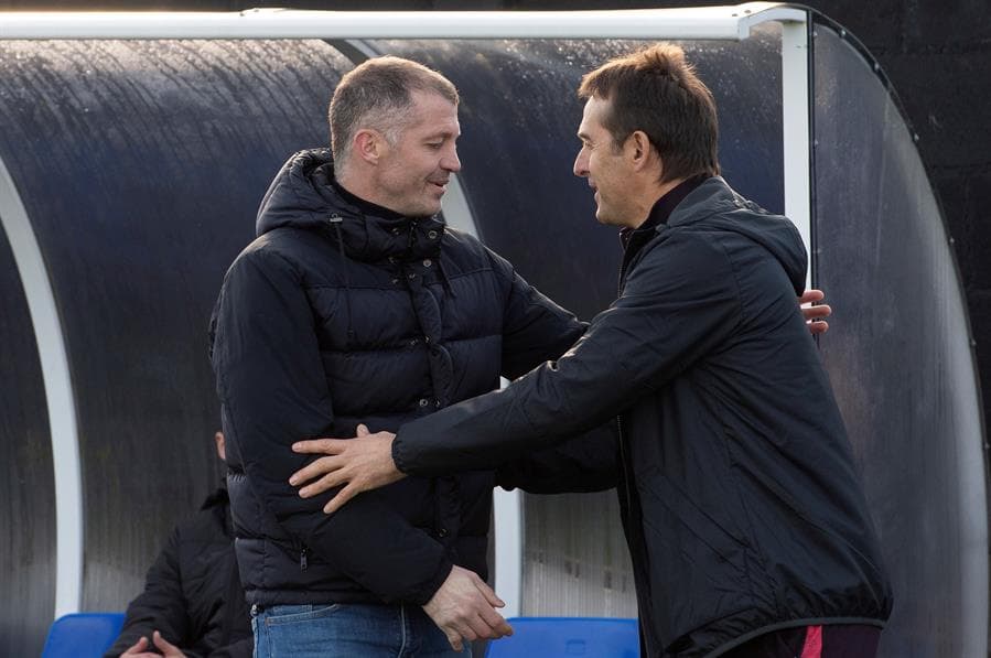 Sevilla no muestra piedad y vence 5-0 a Escobedo y avanza a la siguiente ronda en la Copa del Rey. Javier Hernández sólo jugó 15 minutos.