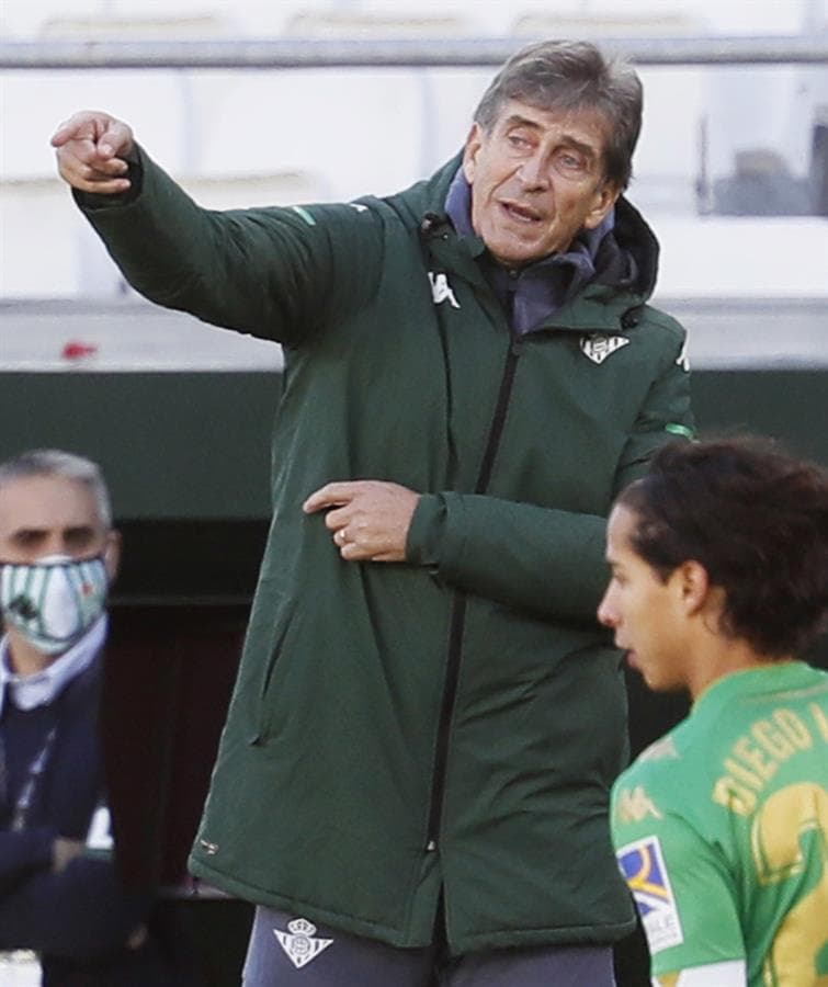 Cayó el empate en el Gran Derbi, donde se enfrentaron el Real Betis y Sevilla, con marcador 1-1. El primer gol cayó por parte de Suso al minuto 48, pero seguido a éste, los verdiblancos igualaron el partido gracias a la anotación de Sergio Canales. El mexicano Diego Lainez fue titular durante el encuentro.