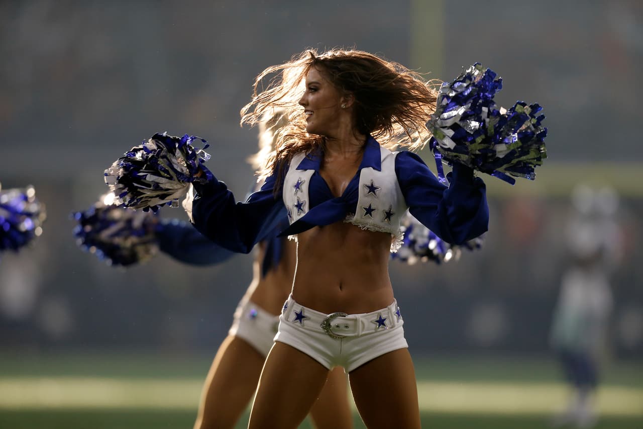 La belleza de las porristas y su mezcla con la sensualidad y alegría son un condimento clave para encender la fiesta de la NFL, que vivió su novena semana de competencia.