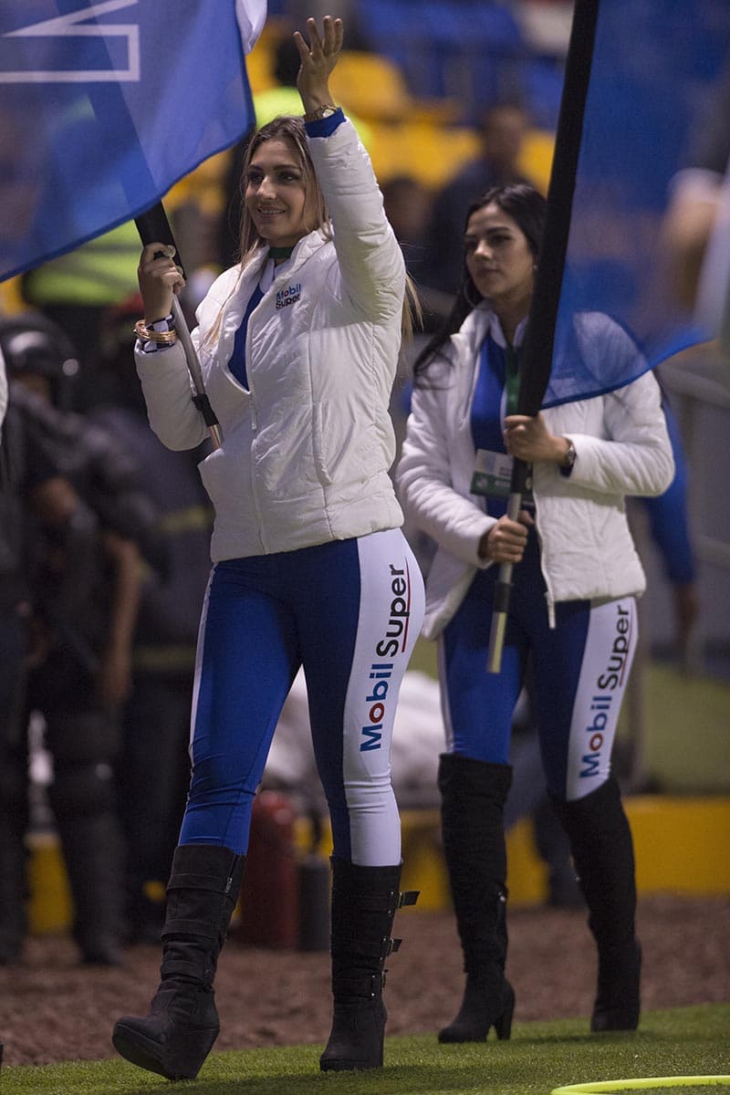 Porristas en el juego Puebla vs Monarcas.