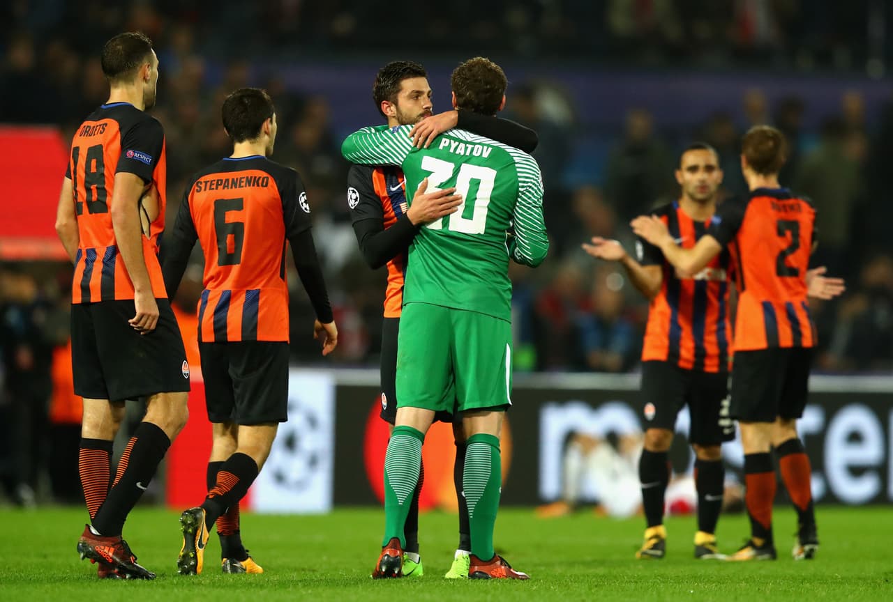 Feyenoord 1-2 Shakhtar Donetsk: con la derrota de Napoli en su visita a Manchester, el Shakhtar aprovechó y escaló a la segunda posición del grupo F.