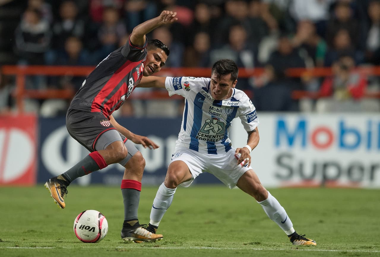 Pachuca fue el equipo que más buscó la victoria, pero la defensa de Necaxa logró contener los ataques del equipo rival.