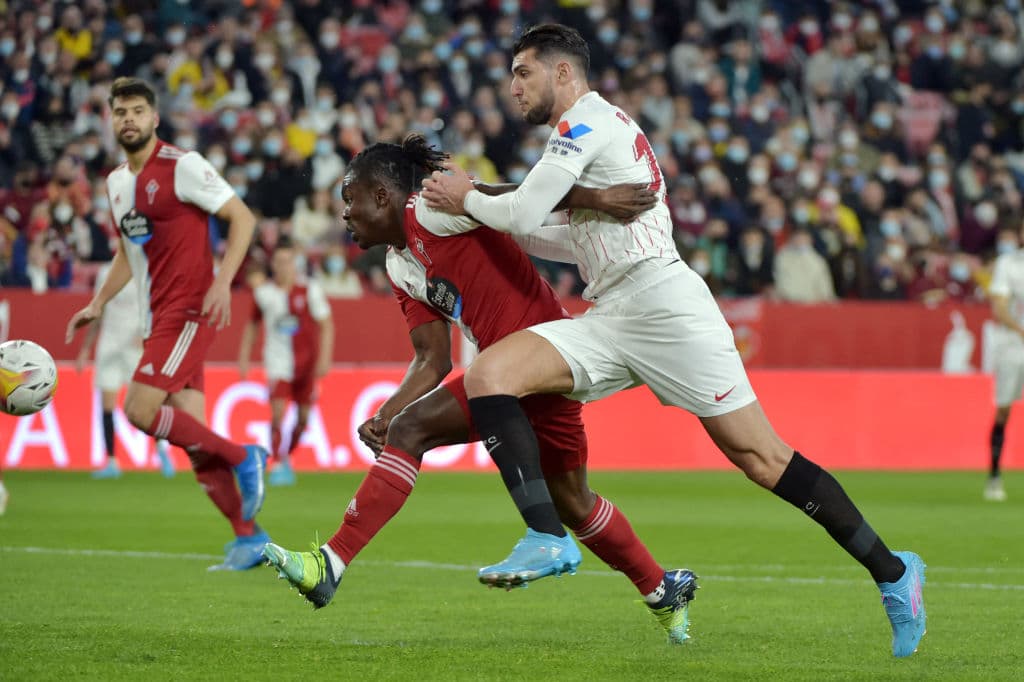 Los locales lograron conectar en el segundo tiempo para recuperar la desventaja de 0-2 para terminar empatando 2-2, Sevilla logró recatar el empate, pero le vuelve a dar oportunidad al Real Madrid de serpararse en la punta.