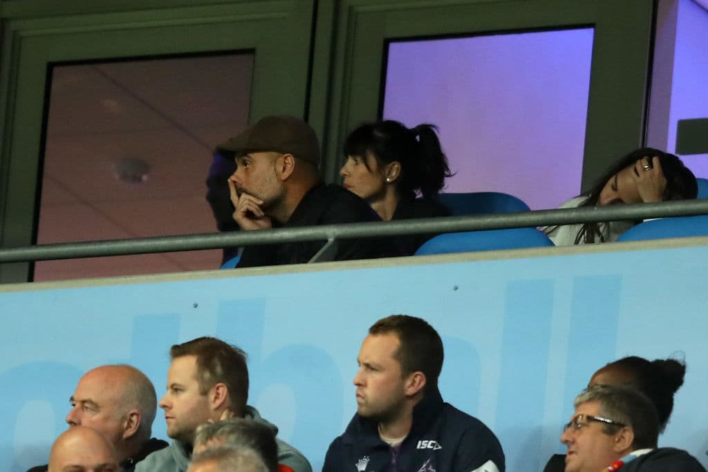 Castigado y viendo el partido de su Manchester City desde un lugar algo atípico, estuvo Josep Guardiola, quien solo vio a lo lejos en el Etihad Stadium cómo cayó su equipo ante el Lyon.