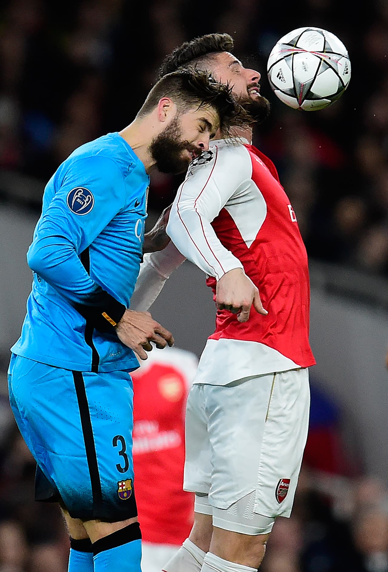 El defensa Gerard Piqué está suspendido para el partido contra el Arsenal debido a acumulación de tarjetas amarillas.