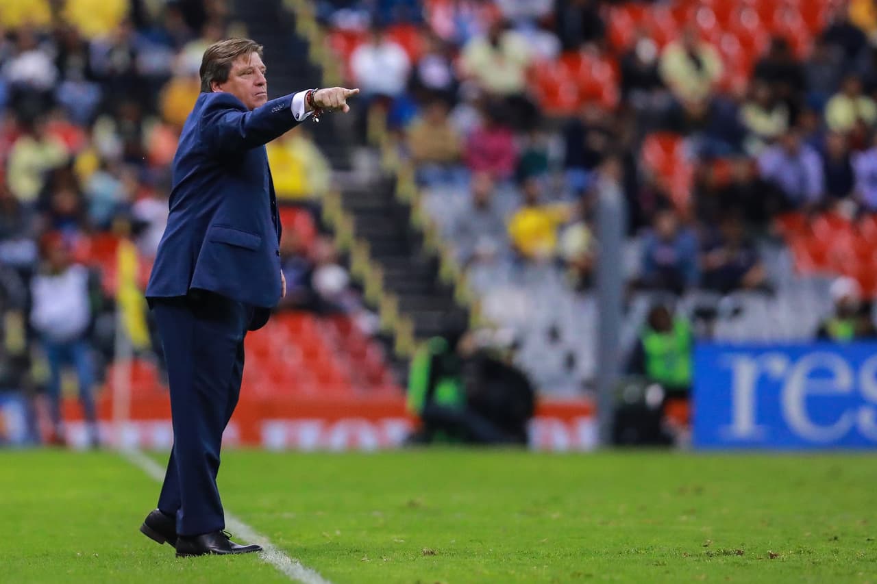 Miguel Herrera estuvo como invitado especial en Versus, hizo declaraciones sobre Tomás Boy y enfatizó su falta de resultados.