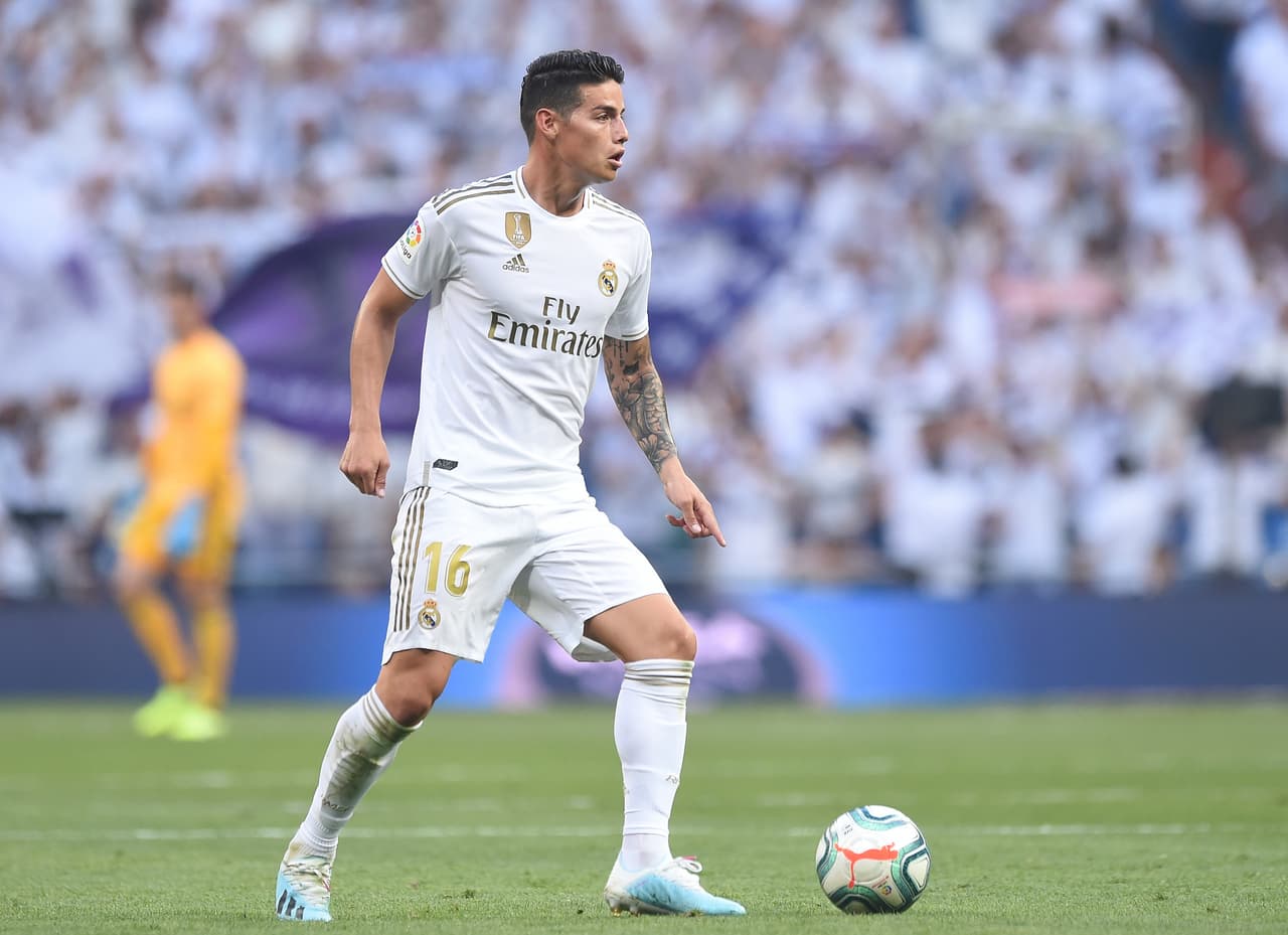 James Rodríguez sorprendió quedándose en Madrid y aunque ya ha tenido minutos, estuvo un par de semanas de baja a causa de una molestia muscular en el sóleo derecho.